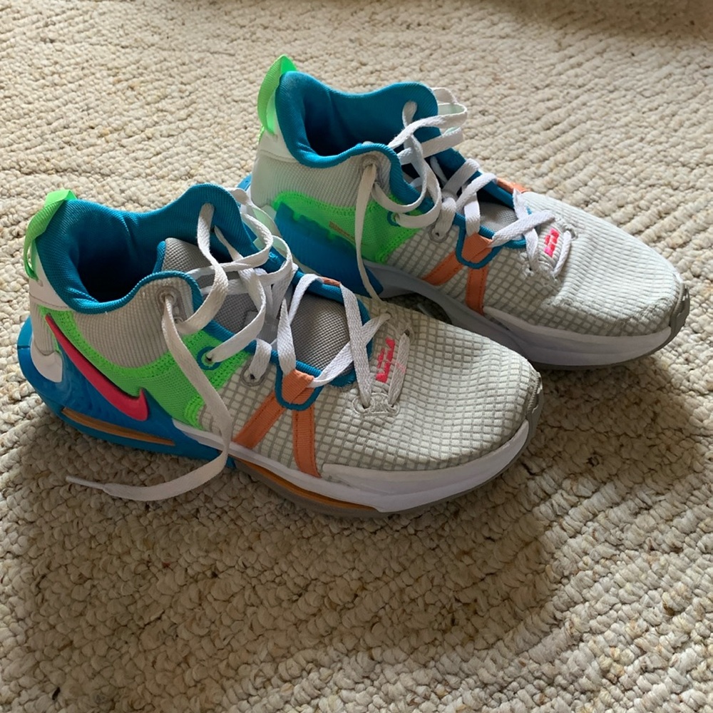 Nike Lebron Witness 7